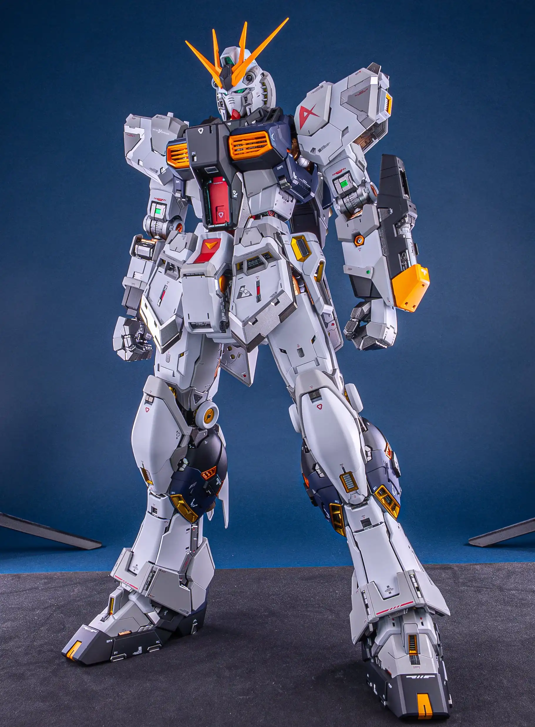 PG UNLEASHED 160 ν Gundam Double Fin Funnel Myniatures