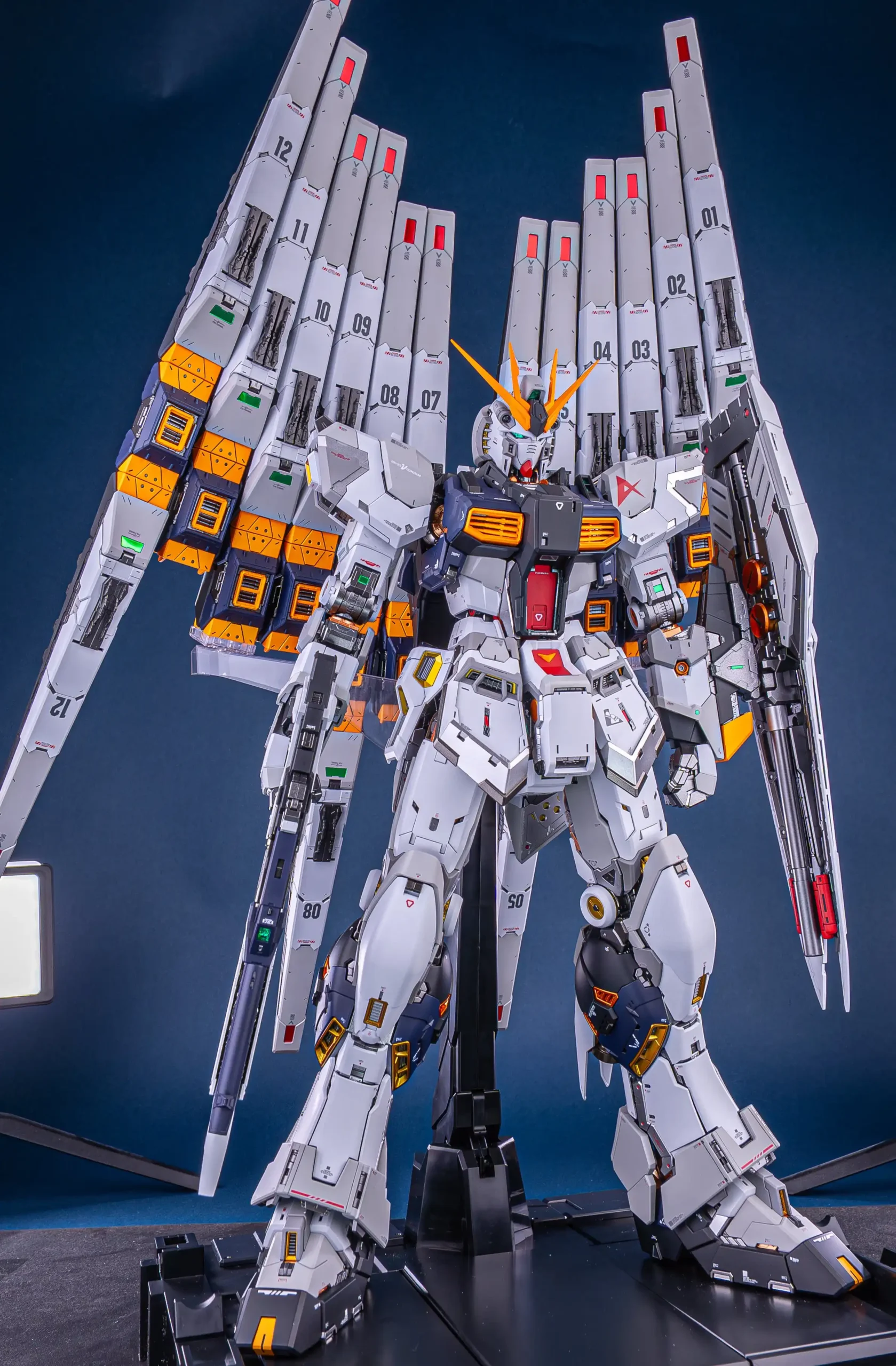 PG UNLEASHED 160 ν Gundam Double Fin Funnel Myniatures