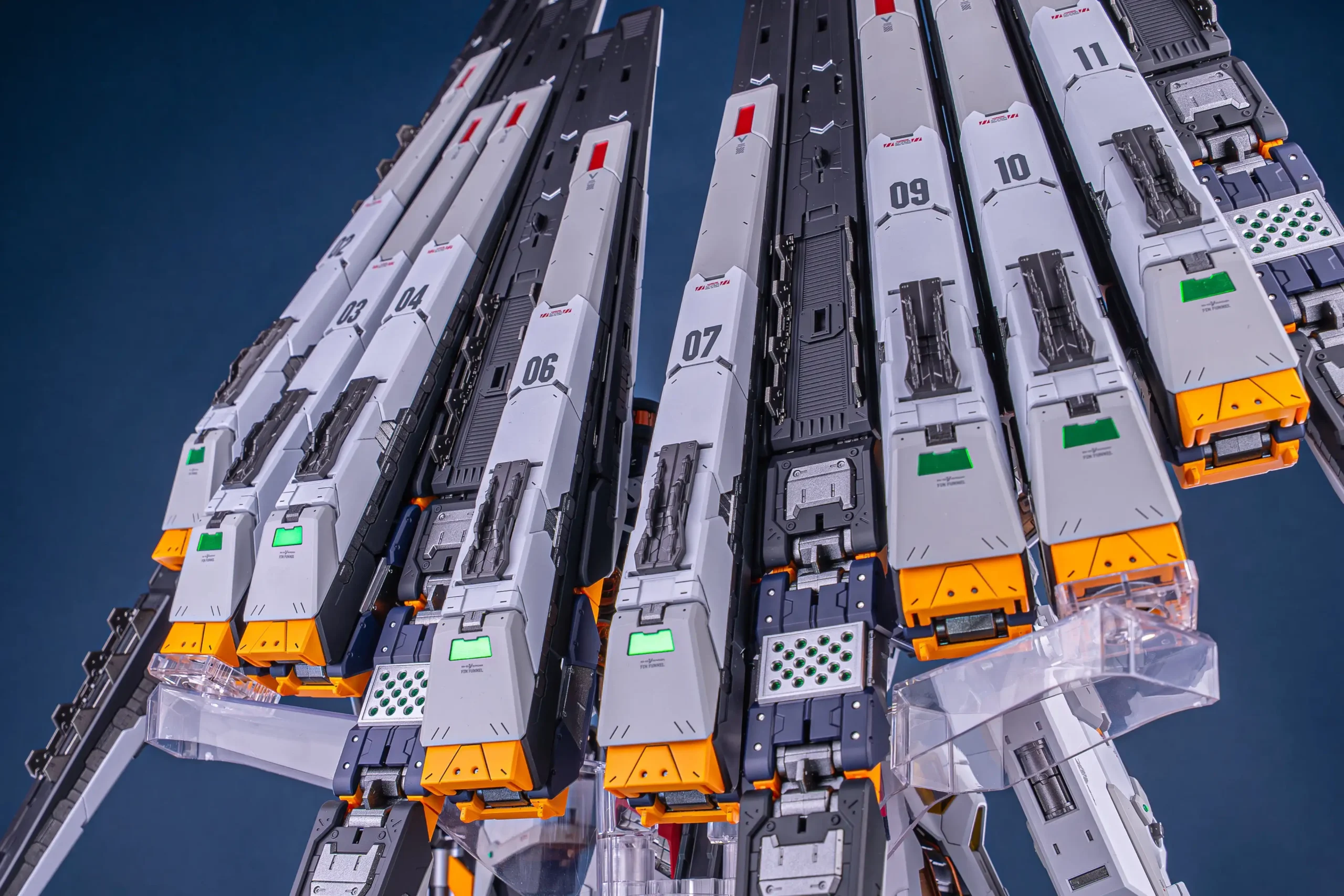 PG UNLEASHED 160 ν Gundam Double Fin Funnel Myniatures