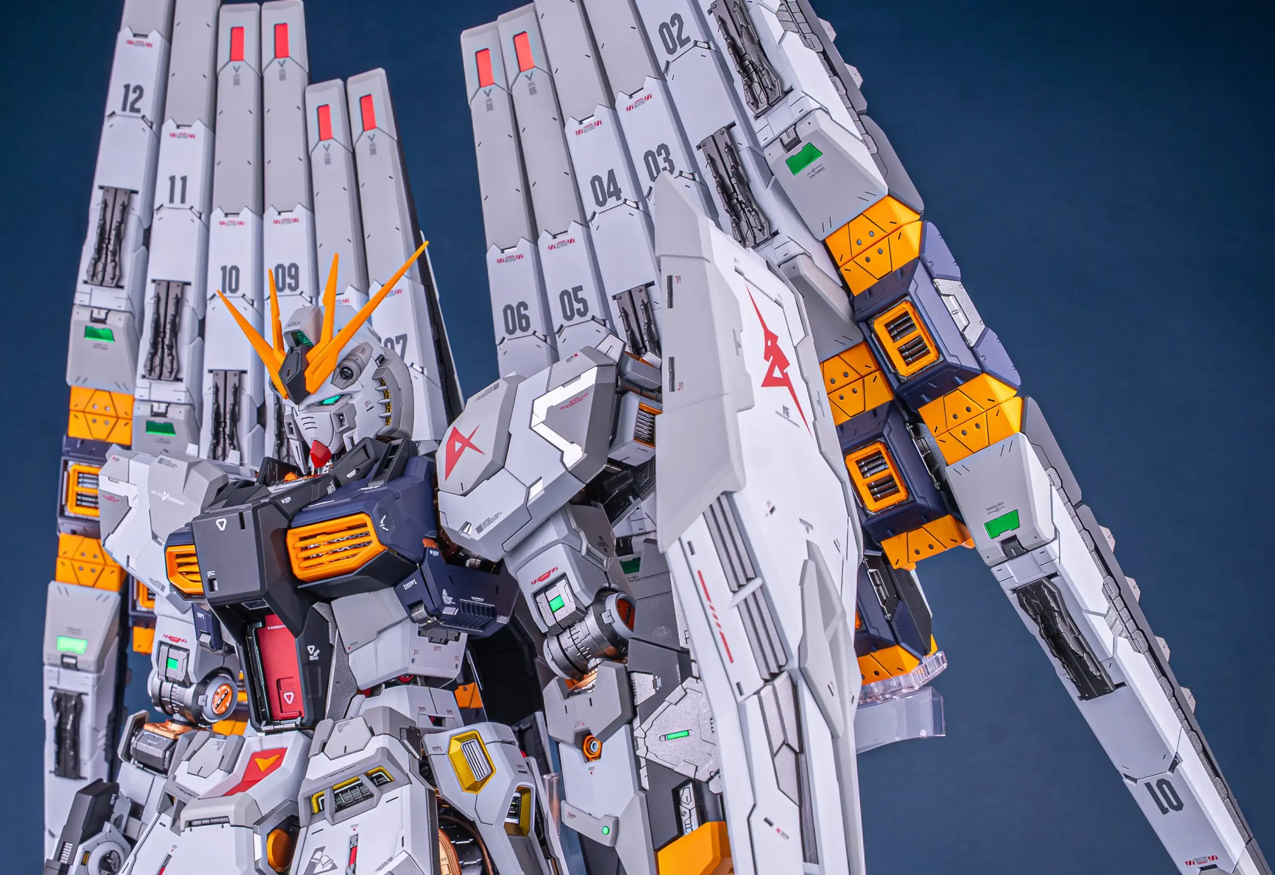 PG UNLEASHED 160 ν Gundam Double Fin Funnel Myniatures