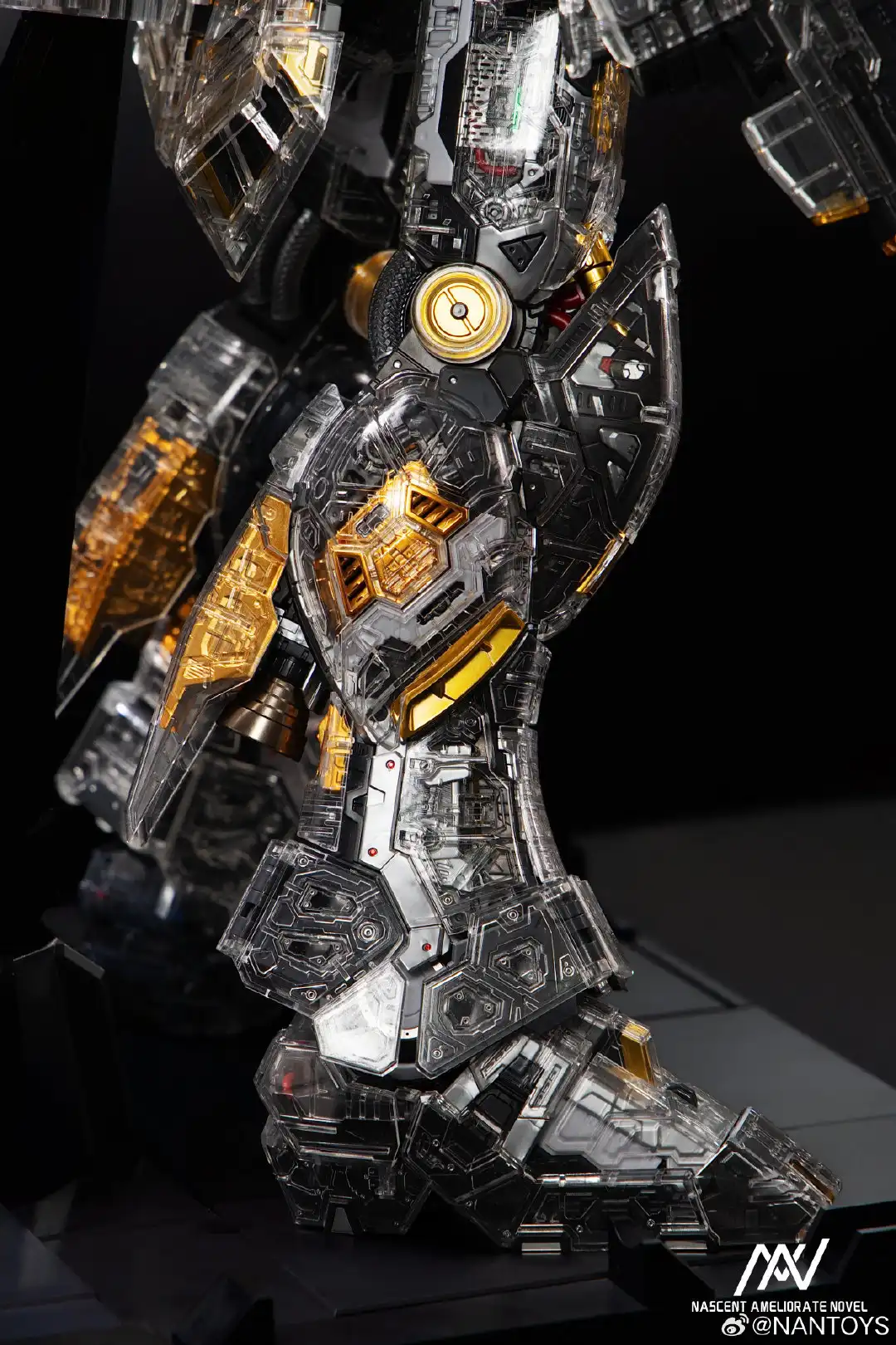 Perfect Grade Unleashed Nu Gundam Clear Armor Myniatures